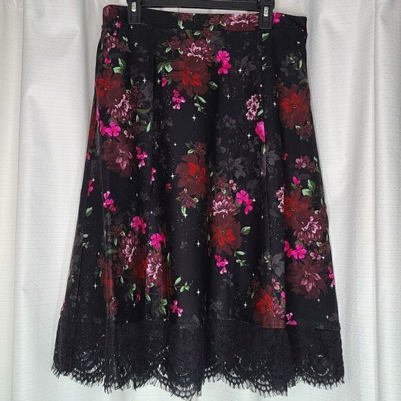 0X 12W Large Torrid Ponte Floral Lace Hem Skirt - Picture 4 of 12